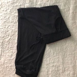 NWT Wet seal black knit Capri pant with cuff